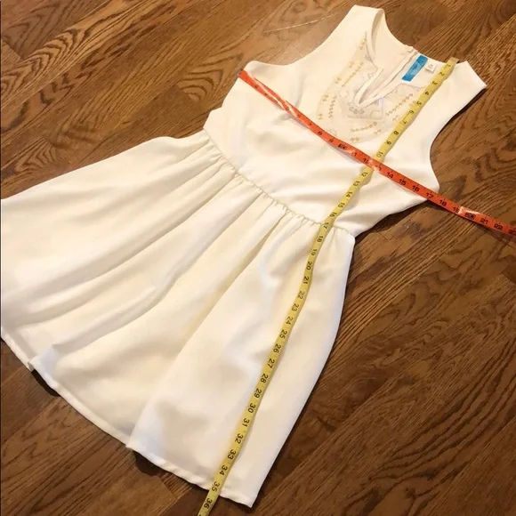 Francesca’s White Sleeveless Dress - Picture 5 of 13